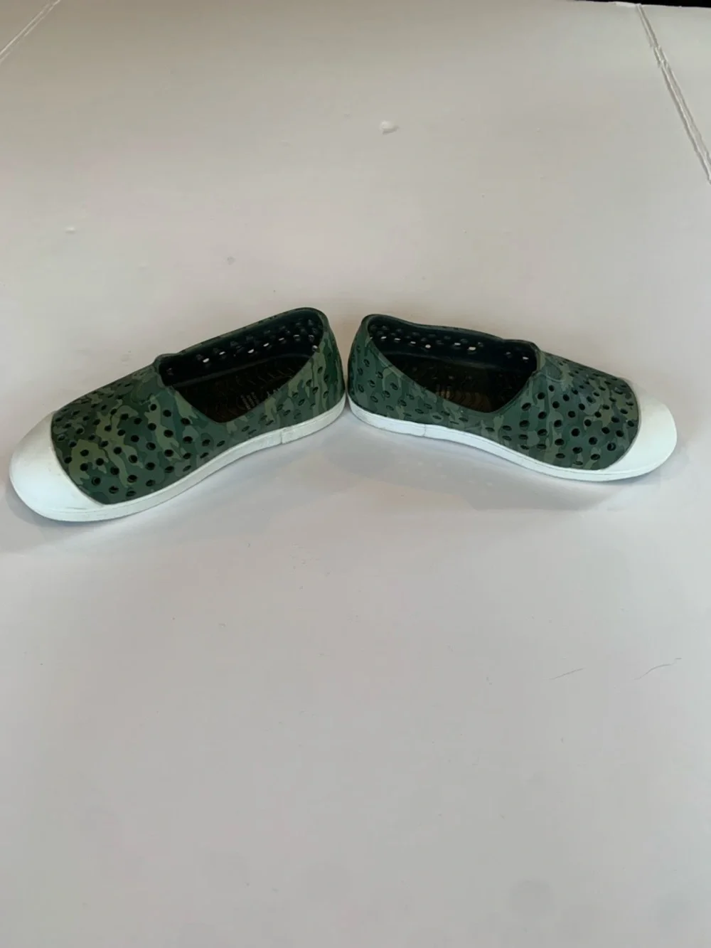 Old Navy Little Kids Boys Size 11 Green Camo Slip-On Waterproof Plastic Shoes